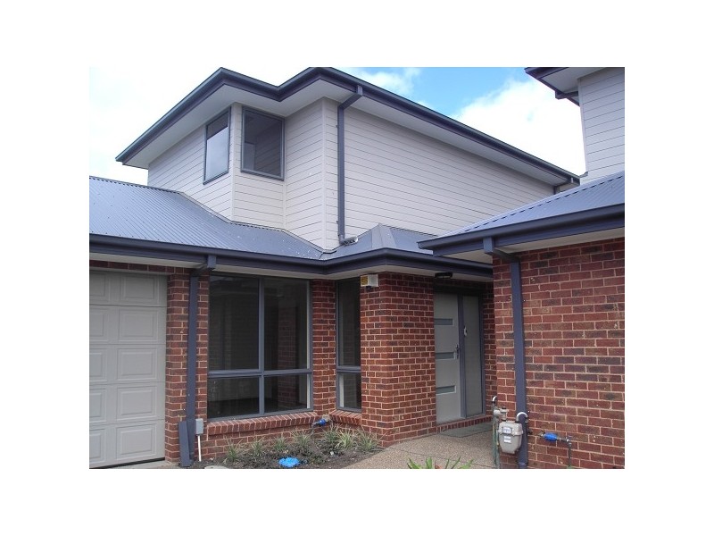 4/11 MADDOX ROAD, Newport VIC 3015