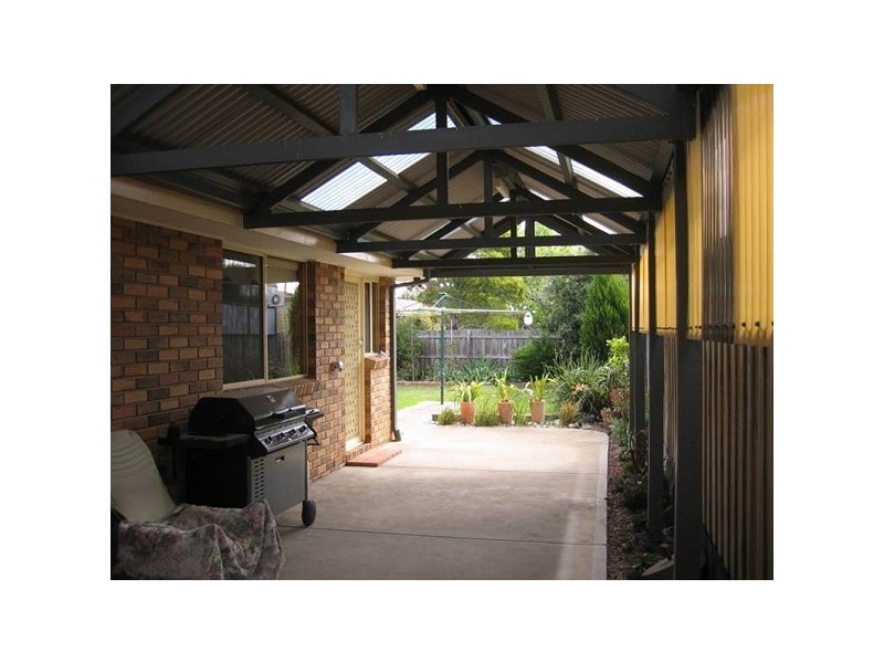 2 GARDNER COURT, Altona Meadows VIC 3028