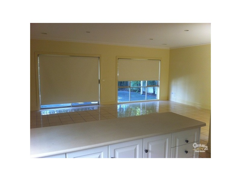 4 WYPERFELD CIRCUIT, Caroline Springs VIC 3023