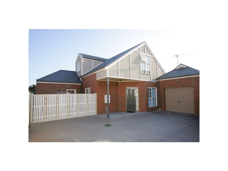 2/7 Prismall, Altona North VIC 3025