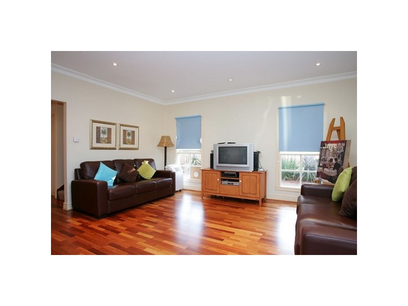 2/7 Prismall, Altona North VIC 3025