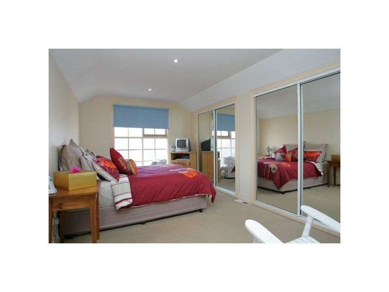 2/7 Prismall, Altona North VIC 3025