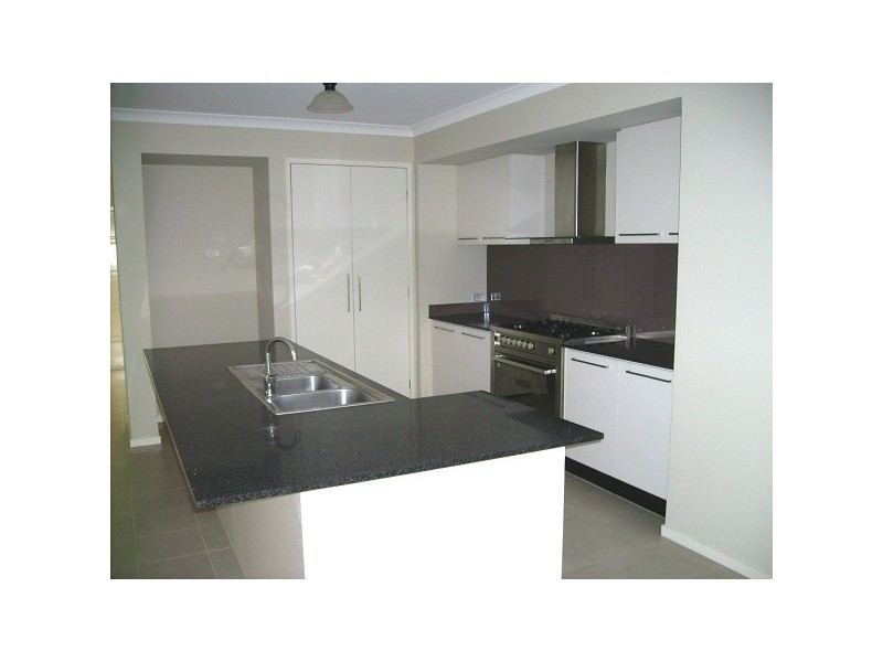 9 STATEN WAY, Sanctuary Lakes VIC 3030