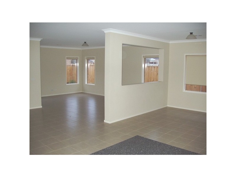 9 STATEN WAY, Sanctuary Lakes VIC 3030