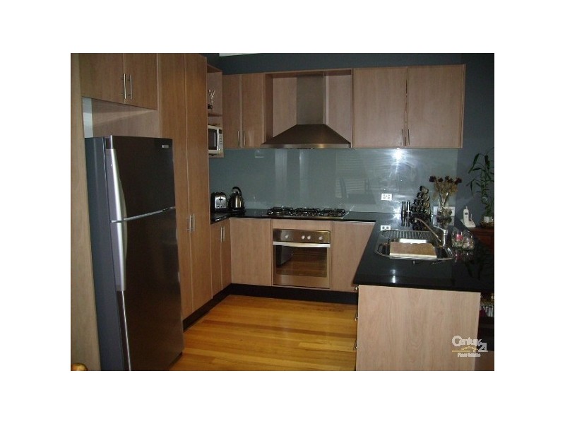 32 MONMOUTH STREET, Newport VIC 3015