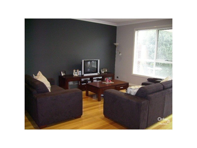 32 MONMOUTH STREET, Newport VIC 3015