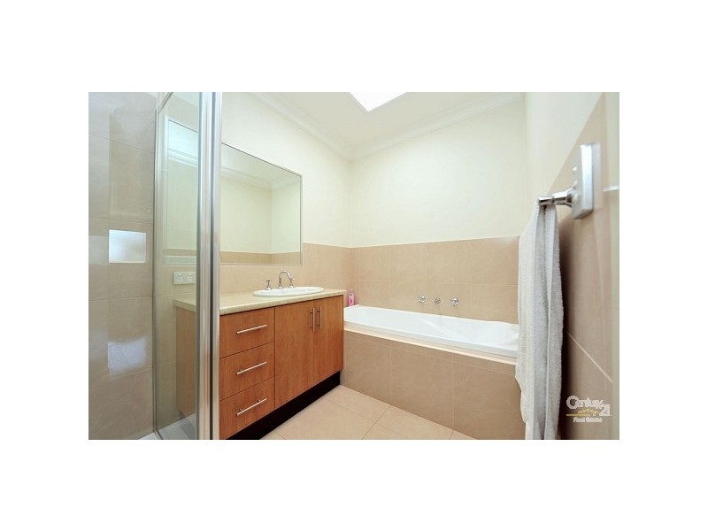 32 MONMOUTH STREET, Newport VIC 3015