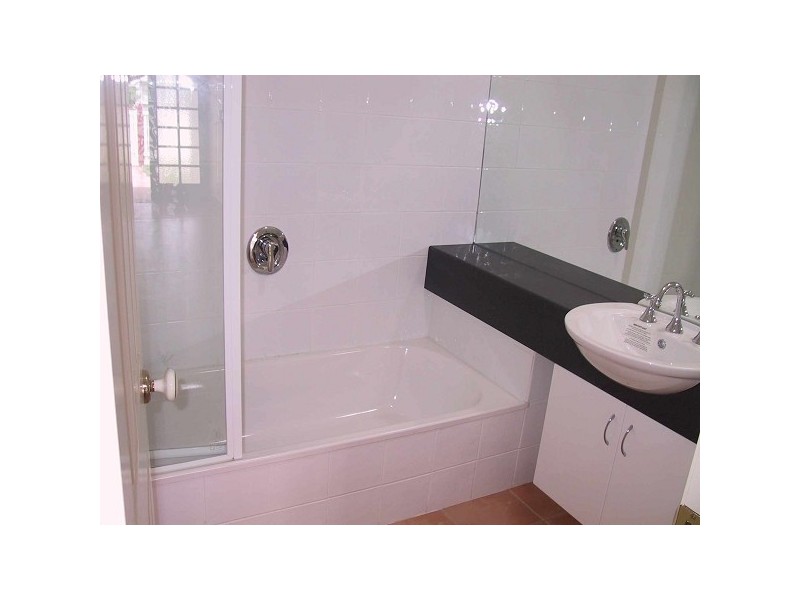 1/100 STANHOPE STREET, West Footscray VIC 3012