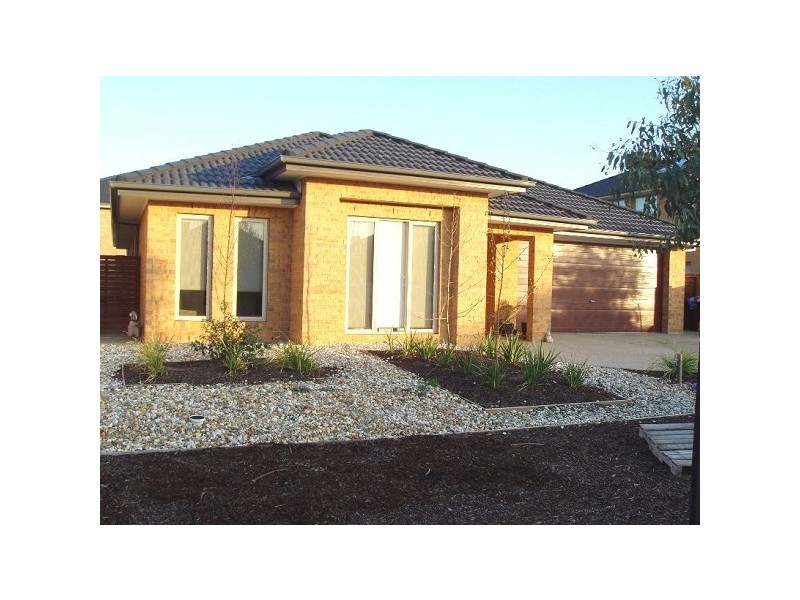 9 Staten Way, Sanctuary Lakes VIC 3030