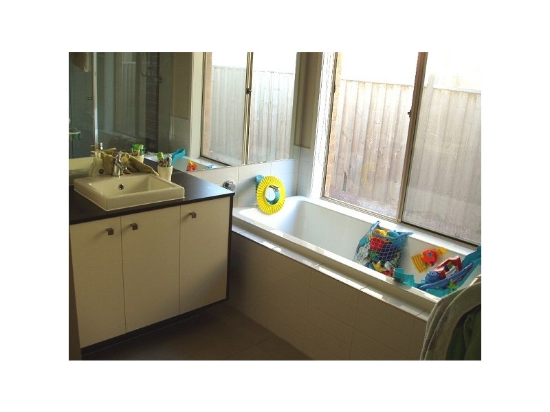 9 Staten Way, Sanctuary Lakes VIC 3030