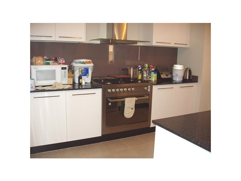 9 Staten Way, Sanctuary Lakes VIC 3030