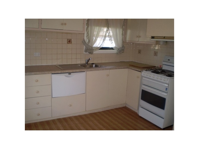 37 MONMOUTH STREET, Newport VIC 3015