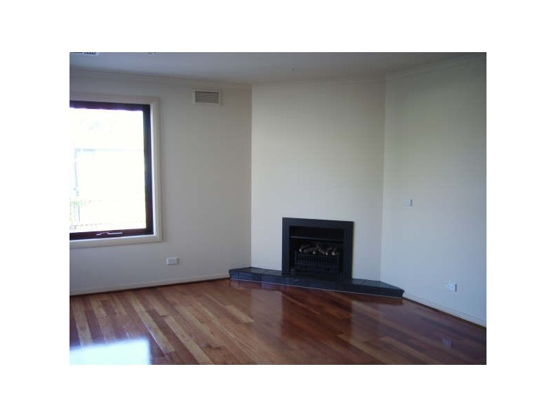 38 SEVERN STREET, Newport VIC 3015