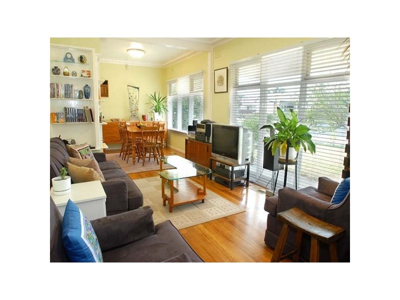 207 WOODS STREET, Newport VIC 3015