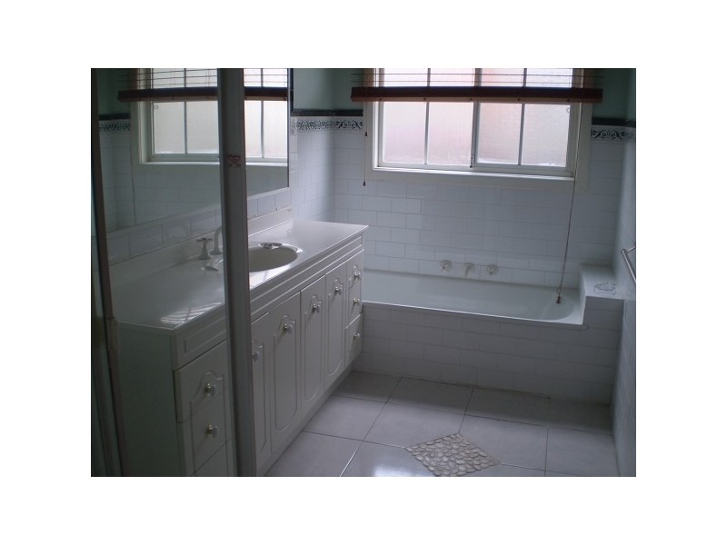 211A BLACKSHAWS ROAD, Newport VIC 3015