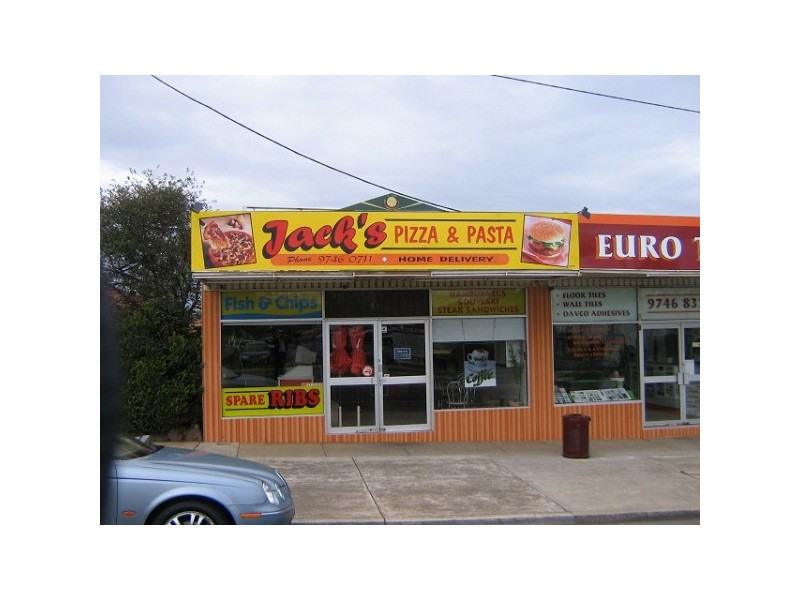 8 Station Road, Melton South VIC 3338