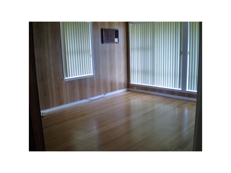 8 EADES STREET, Laverton VIC 3028