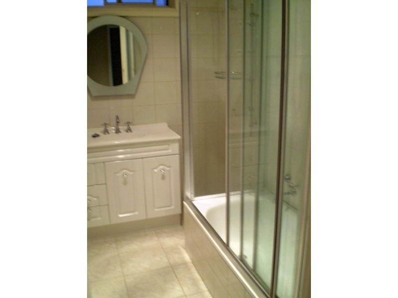 8 EADES STREET, Laverton VIC 3028