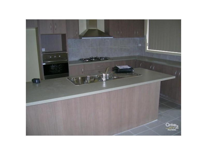 1/10 MACADAMIA GROVE, Werribee VIC 3030