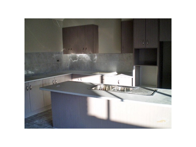 2/10 MACADAMIA GROVE, Werribee VIC 3030