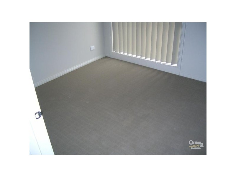 2/10 MACADAMIA GROVE, Werribee VIC 3030