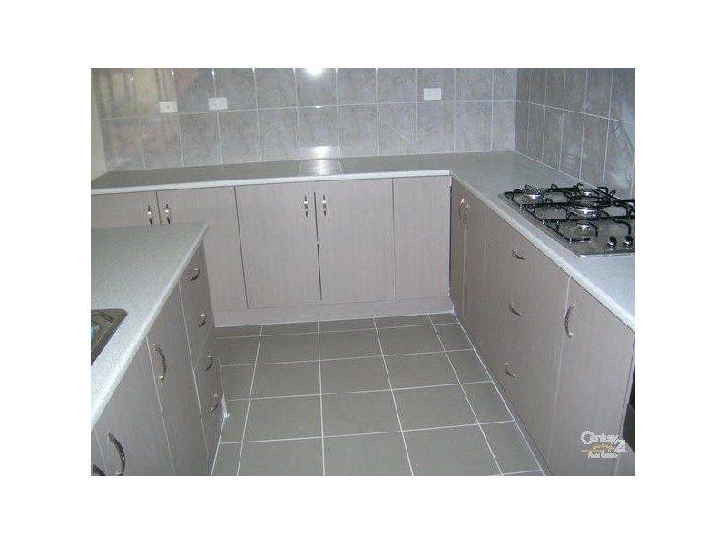 2/10 MACADAMIA GROVE, Werribee VIC 3030