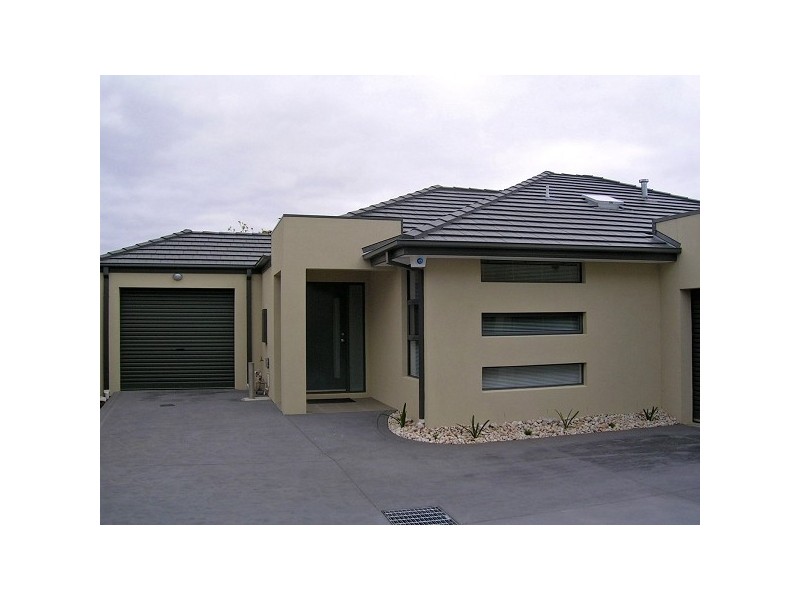 2/39 BRACKEN GROVE, Altona VIC 3018