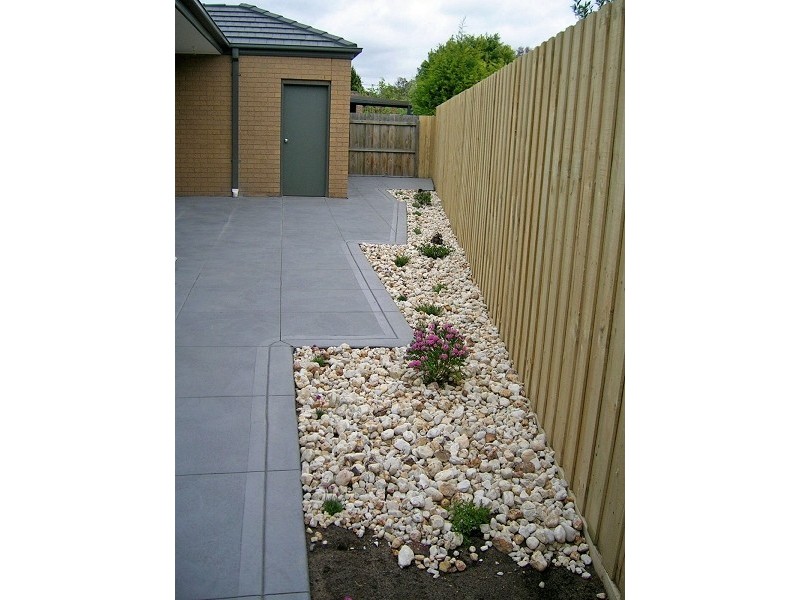 2/39 BRACKEN GROVE, Altona VIC 3018