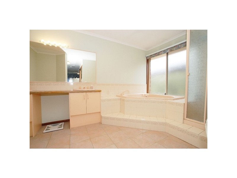 15 Bianca Drive, Aspendale Gardens VIC 3195
