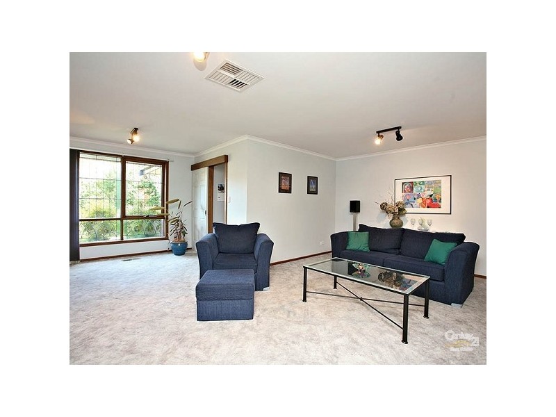 30 Lorenzo Way, Aspendale Gardens VIC 3195