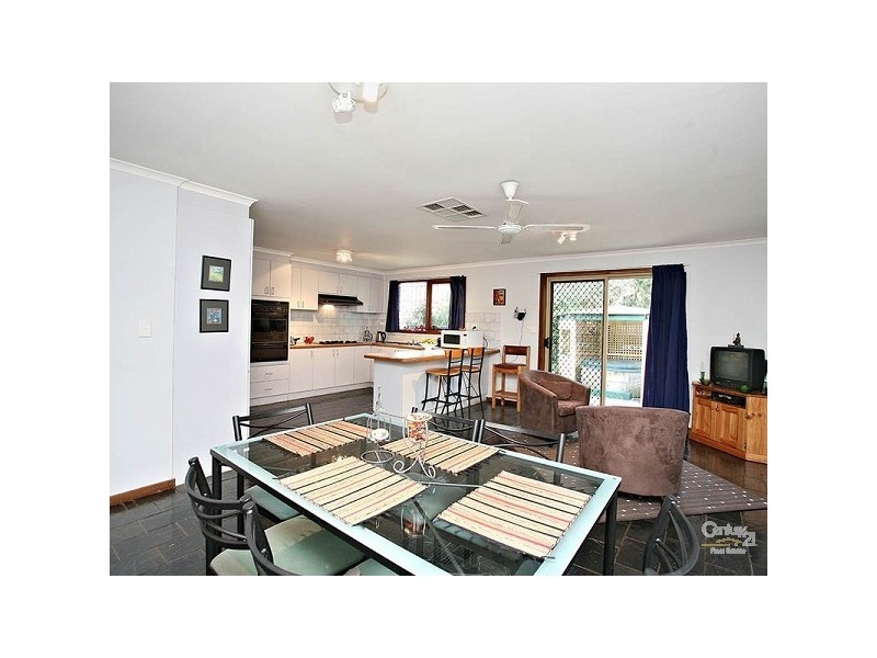 30 Lorenzo Way, Aspendale Gardens VIC 3195