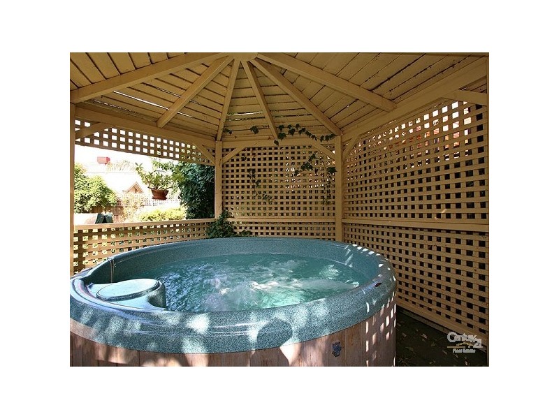30 Lorenzo Way, Aspendale Gardens VIC 3195