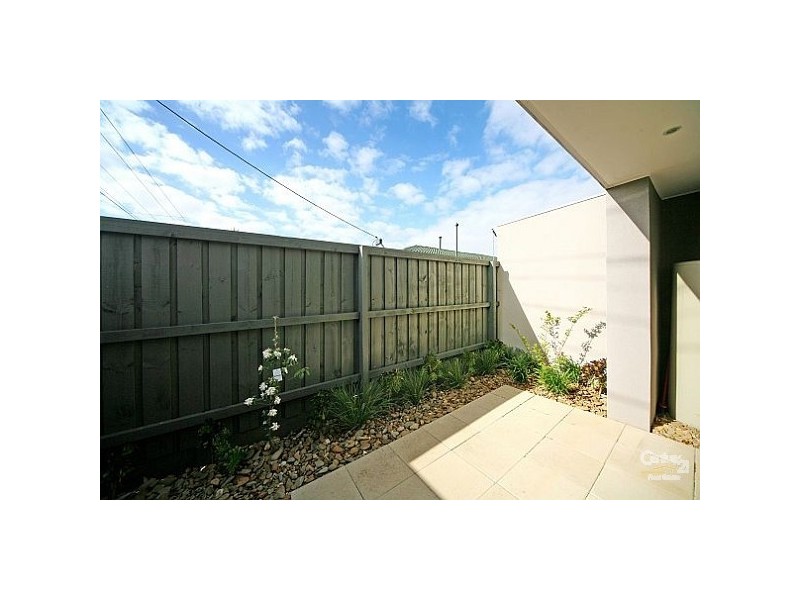 2A Elm Grove, Mckinnon VIC 3204