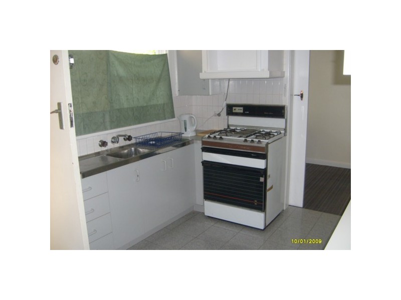 33 Koonawarra Road, Clayton VIC 3168