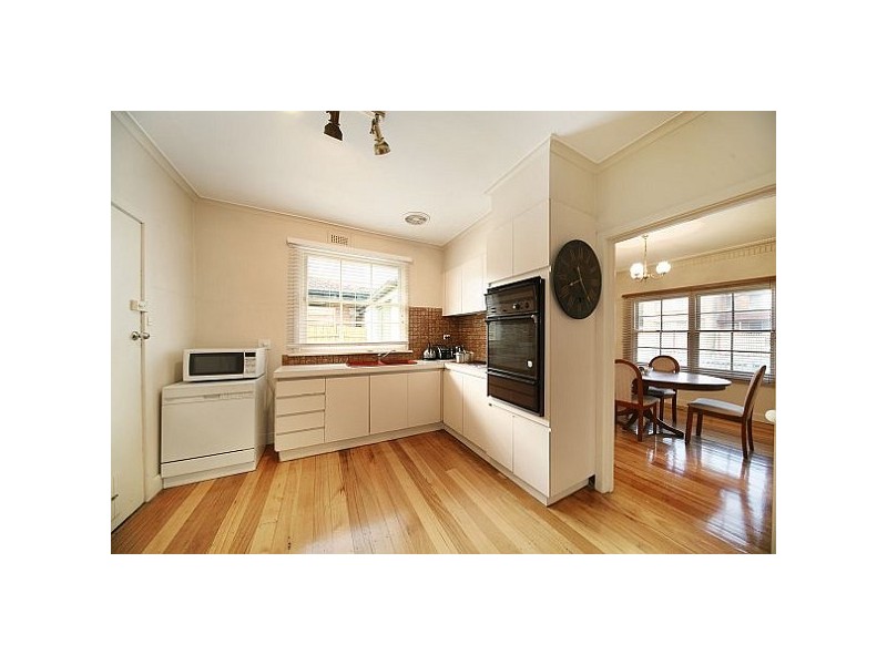 18 Balmoral Avenue, Mckinnon VIC 3204