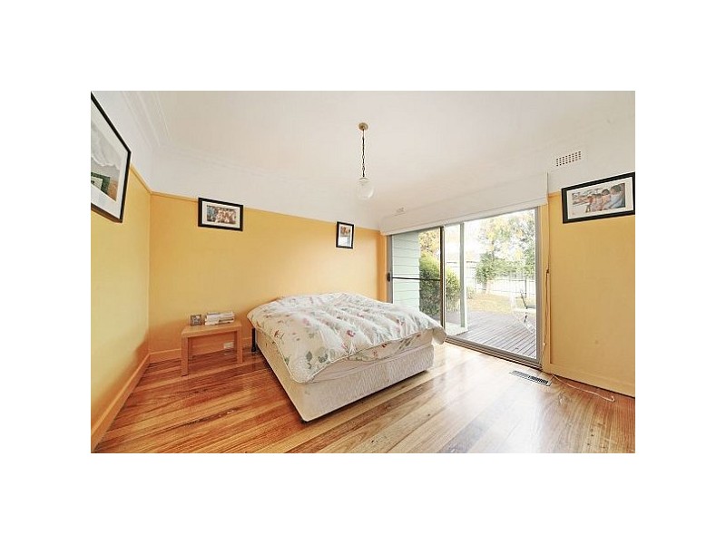 18 Balmoral Avenue, Mckinnon VIC 3204