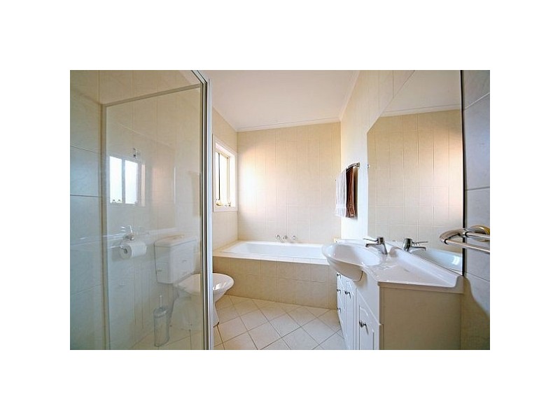 2/14 Hutchinson Street, Bentleigh VIC 3204