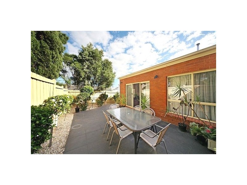 2/14 Hutchinson Street, Bentleigh VIC 3204