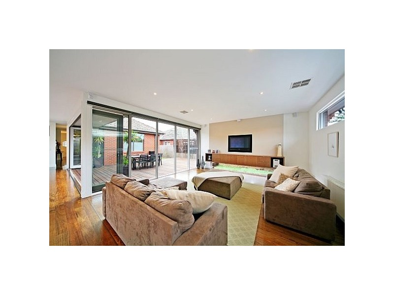 12 Mackie Grove, Brighton East VIC 3187