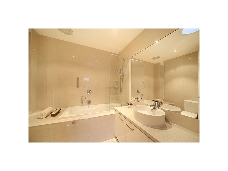 2/3 Moor Street, Bentleigh East VIC 3165