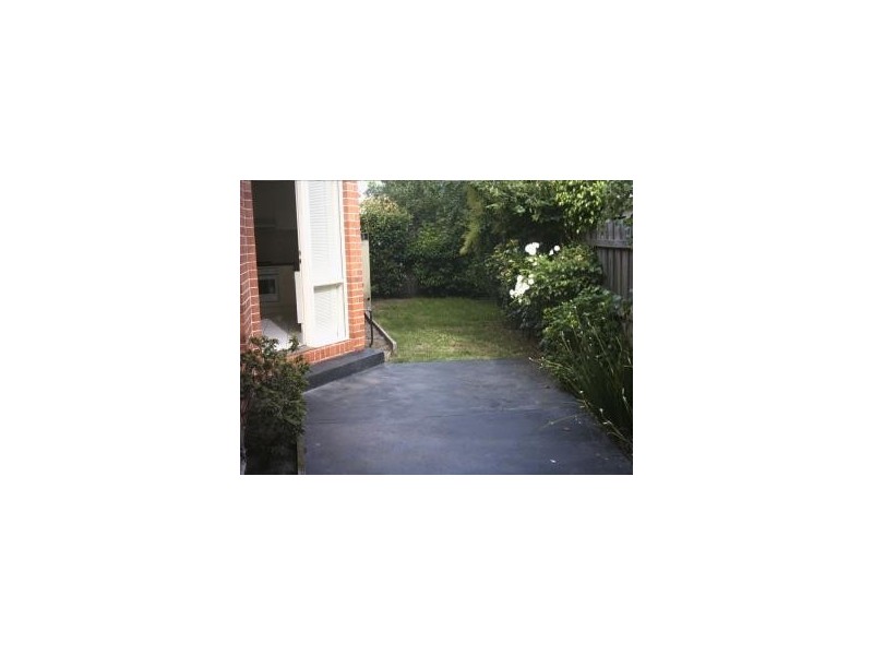 2/6 McKinnon Road, Mckinnon VIC 3204