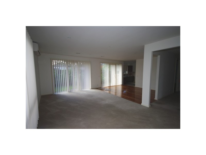 2/12 Browns Road, Bentleigh East VIC 3165