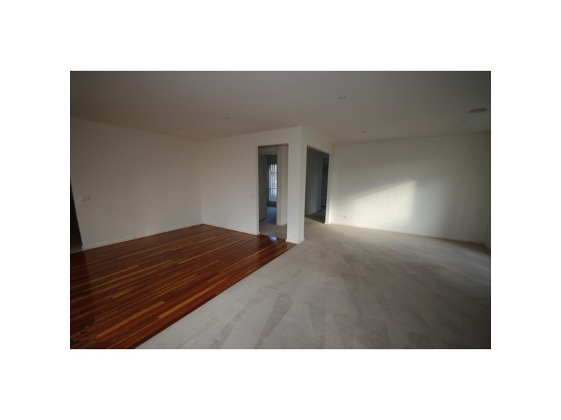 2/12 Browns Road, Bentleigh East VIC 3165