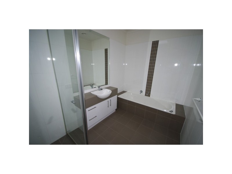 2/12 Browns Road, Bentleigh East VIC 3165