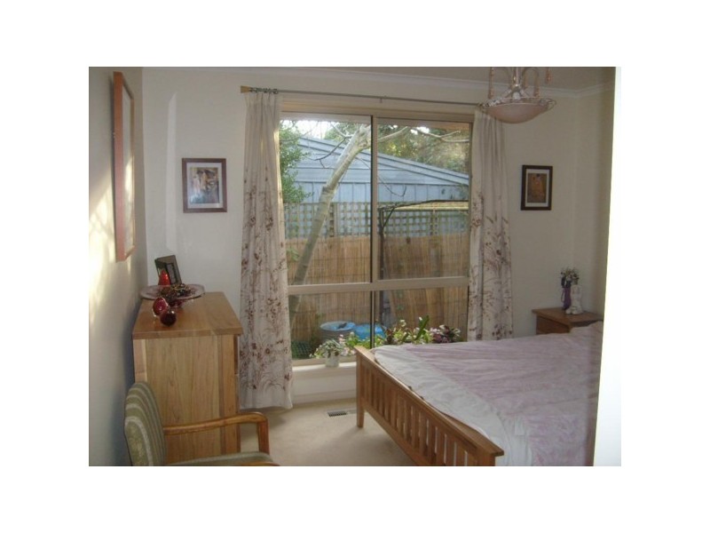 2/9 Leinster Street, Mckinnon VIC 3204