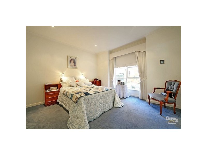 2/42 Chesterville Road, Cheltenham VIC 3192