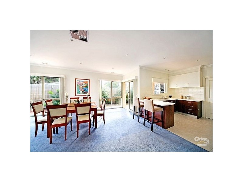 2/17 Eleebana Avenue, Hughesdale VIC 3166