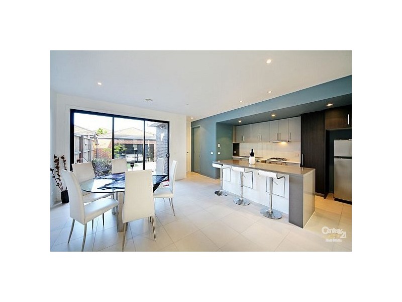 5 Evergreen Blvd, Clayton South VIC 3169