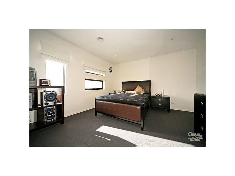 5 Evergreen Blvd, Clayton South VIC 3169