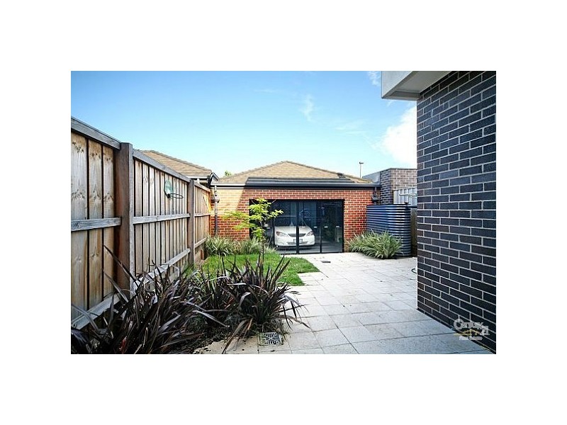 5 Evergreen Blvd, Clayton South VIC 3169